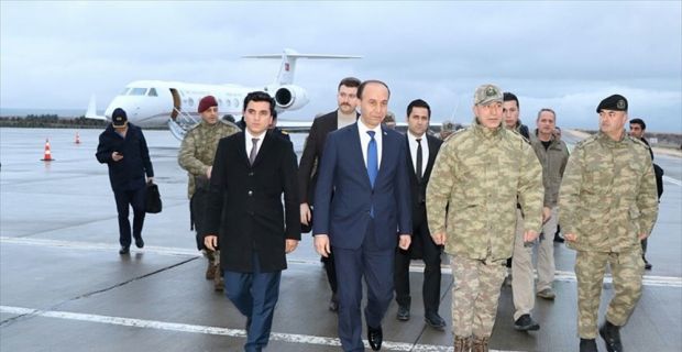 Genelkurmay Başkanı Orgeneral Akar, Suriye sınırındaki birliklerde denetimlerde bulndu.