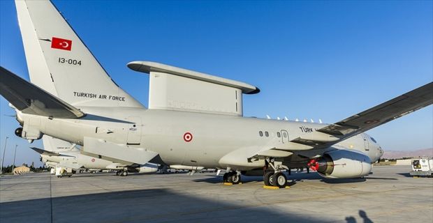 Genelkurmay Başkanı Orgeneral Akar, kuvvet komutanlarıyla Havadan İhbar Kontrol Uçağından