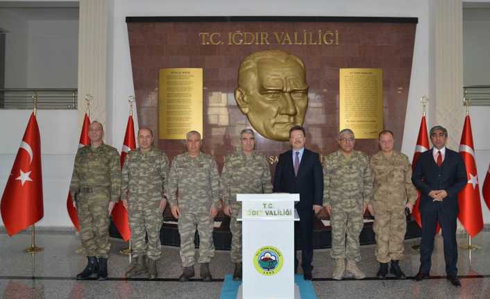 Orgeneral Savaş’tan Ünlü’ye Ziyaret 3. Ordu Komutanı Orgeneral İsmail Serdar Savaş, Iğdır Valisi Enver