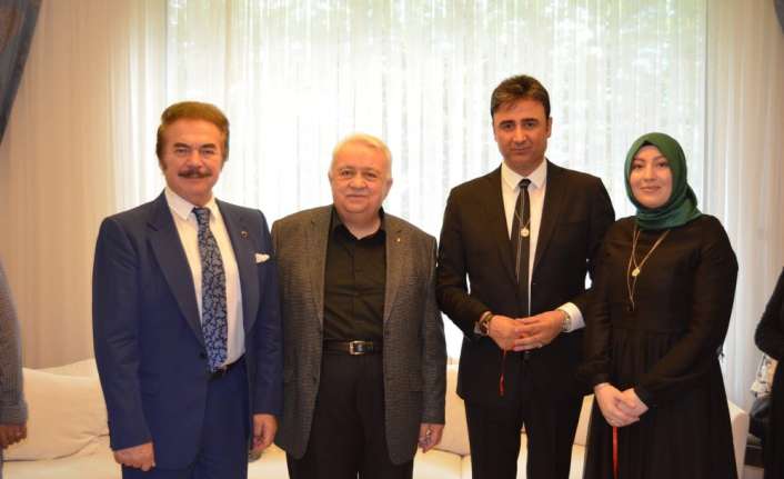 Arabesk müziğin babası Orhan Gencebay, Bursa’nın İnegöl ilçesinde yeğeni ve