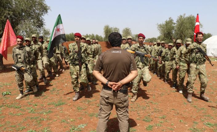 Özgür Suriye Ordusu askerleri, olası Tel Rıfat operasyonu için hazır