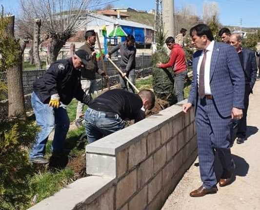 Otlukbeli Belediye Başkanı Yusuf Tektaş, seçim çalışmaları sırasında verdiği sözleri
