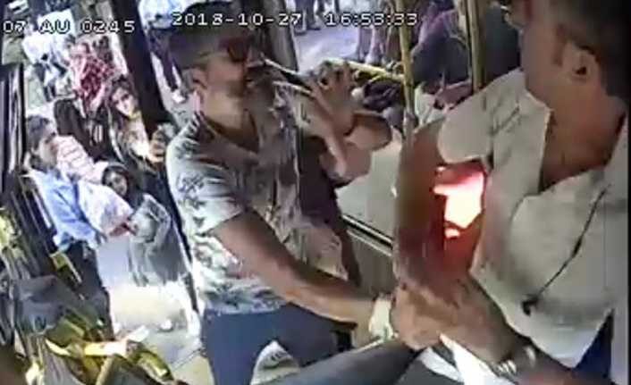 Otobüs şoförüne saldırı kamerada Antalya’da halk otobüsü şoförü ile yerleşik yabancı olduğu tahmin edilen
