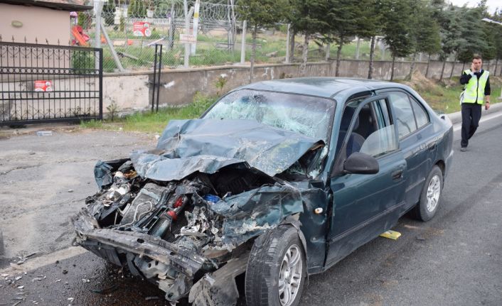 Malatya’da bir otomobilin öğrenci servisine arkadan çarptığı kazada 3 yaşındaki