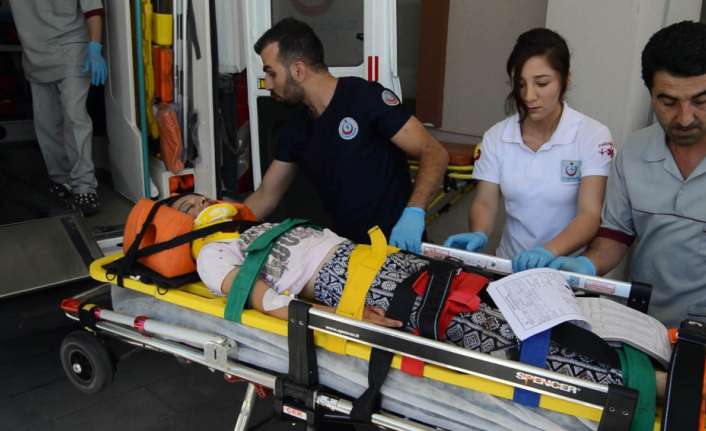 Adıyaman’ın Besni ilçesinde otomobilin takla atması sonucu 2 kişi öldü,