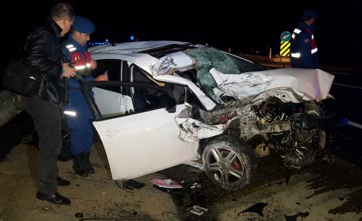 Konya’nın Ereğli ilçesinde otomobilin tıra çarpması sonucu 2 kişi hayatını