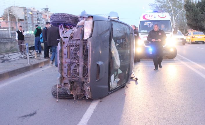 Kocaeli’nin İzmit ilçesinde yasak olmasına rağmen “U” dönüşü yapmaya çalışan