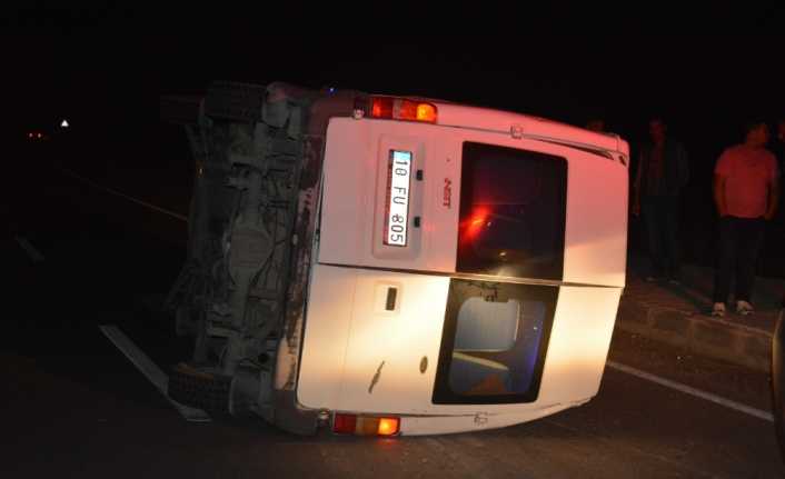 Balıkesir’in Bigadiç ilçesinde otomobille minibüs çarpıştı. Feci kazada 16 kişi