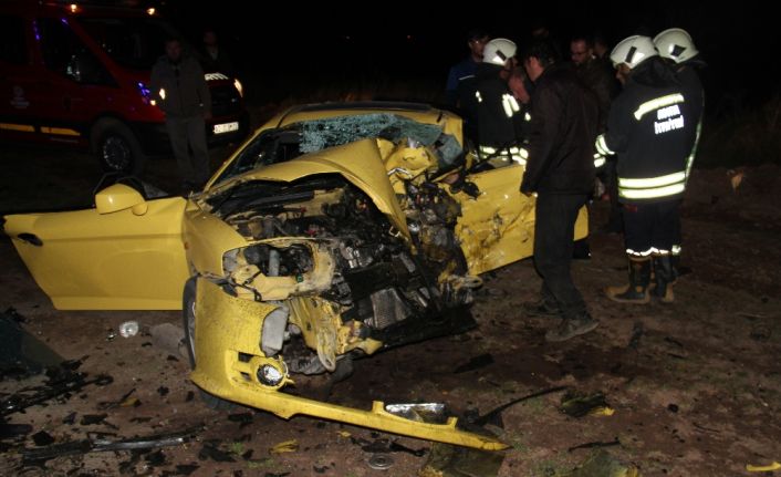 Konya’nın Beyşehir ilçesinde iki otomobilin çarpışması sonucu 3 kişi öldü,