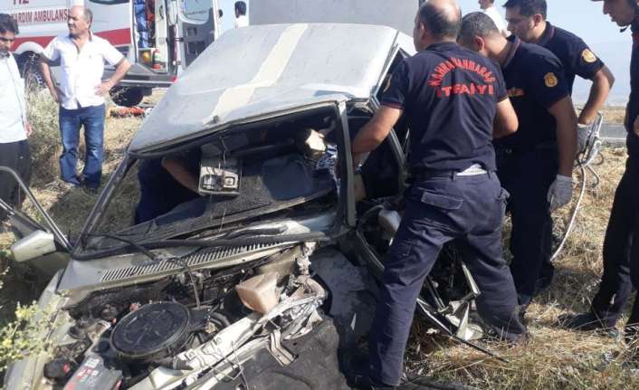 Kahramanmaraş’ta iki otomobilin kafa kafaya çarpıştığı trafik kazasında 1 kişi