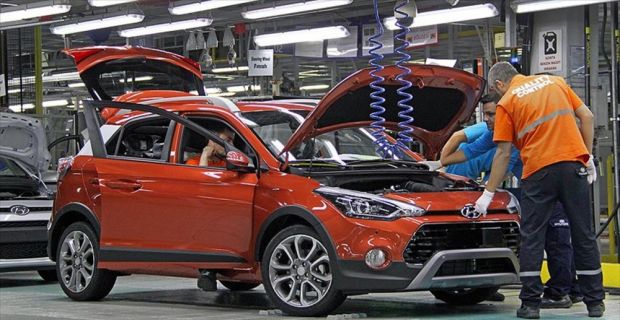 Türk ekonomisinin lokomotif sektörlerinden otomotivde şubat ayında, geçen yılın aynı