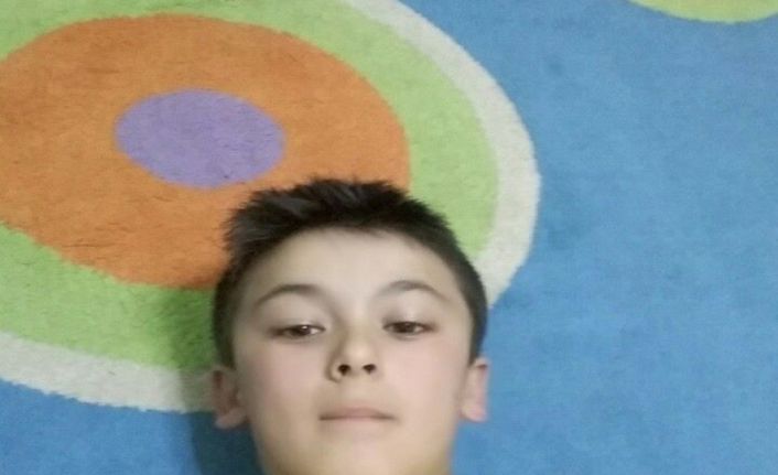 Sivas’ta arkadaşlarıyla birlikte inşaatın 5’inci katında oyun oynayan çocuk asansör