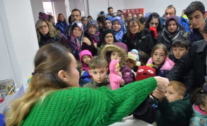 Bilecik’in Bozüyük ilçesinde “Bir Oyuncak Getirene Bir Bilet” kampanyası yoğun