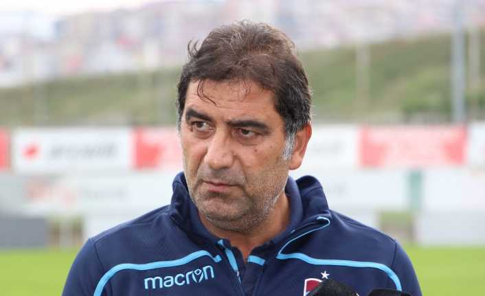 Trabzonspor Teknik Direktörü Ünal Karaman, takımdaki hiçbir oyuncusu ile arasında