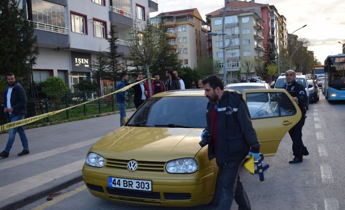 Malatya’da bir baba, kızı ve parkta buluştuğu 2 erkek arkadaşına