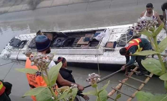 Pakistan’ın Pencap eyaletinde meydana gelen iki farklı trafik kazasında 10