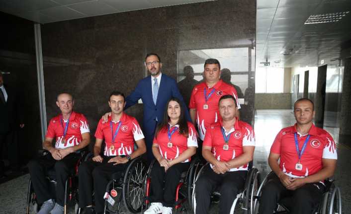 Gençlik ve Spor Bakanı Dr. Mehmet Muharrem Kasapoğlu, uluslararası şampiyonalarda