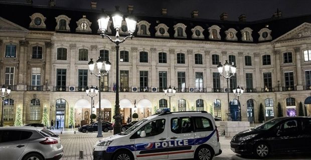 Paris'in sembol meydanlarından Vendome'daki lüks bir otelden yaklaşık 5 milyon