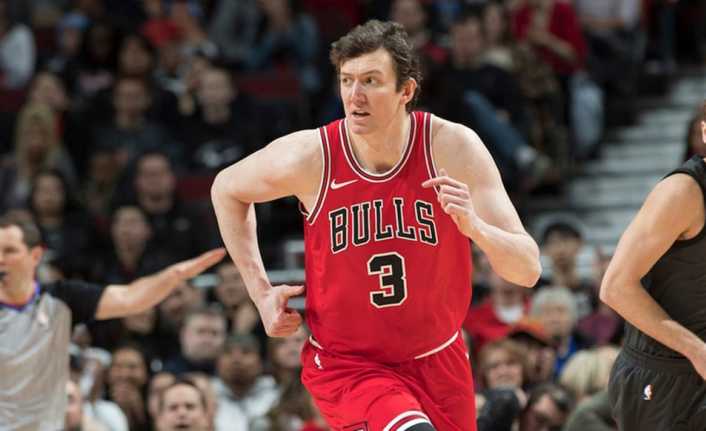 NBA’de Chicago Bulls forması giyen milli basketbolcu Ömer Aşık’ın ’eklem