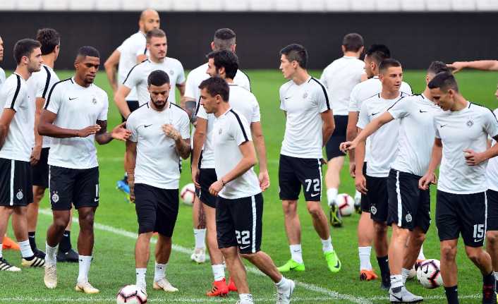 Beşiktaş’ın rakibi Partizan, Vodafone Park’ta son antrenmanını yaptı. 