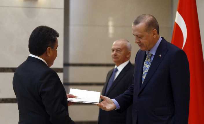 Cumhurbaşkanı Recep Tayyip Erdoğan, Peru Büyükelçisi Luis Alberto Campana Boluarte’yi