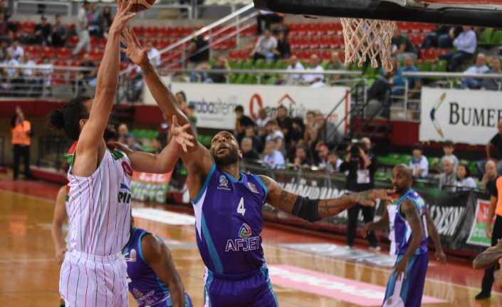 Tahincioğlu Basketbol Süper Ligi 4. hafta karşılaşmasında Pınar Karşıyaka evinde