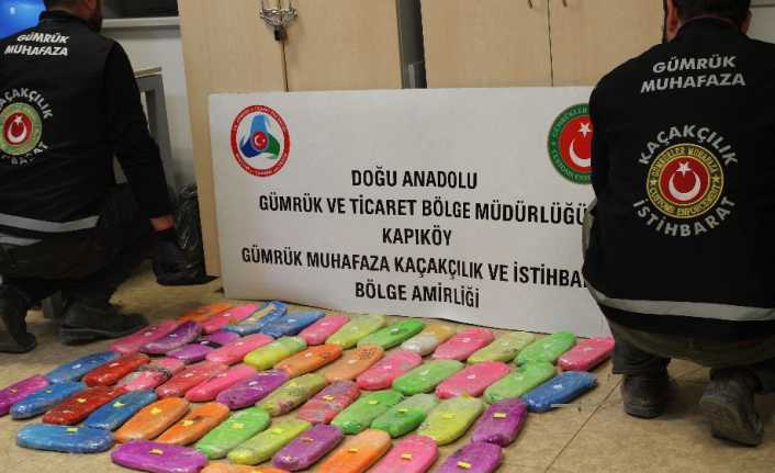 Kapıköy Sınır Kapısına gelen İran uyruklu şahsa ait araç içerisinde
