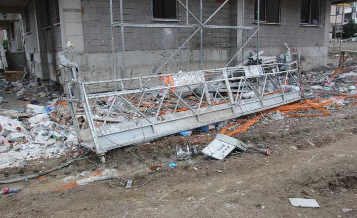 Samsun’da 17 katlı inşaatta dış cephe işi yapılırken işçilerin bulunduğu