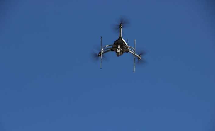 Sivas’ta drone ile gökyüzünden trafik denetimi yapan polis ekipleri kırmızı
