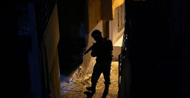 Narkotik birimlerince, yılın ilk gününde uyuşturucu satıcılarına yönelik 35 ilde