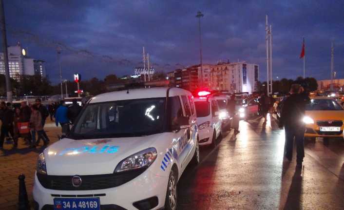 Polis, Taksim Meydanı’nda kuş uçurtmadı İstanbul’da ’Türkiye Güven Huzur-8’ uygulaması kapsamında birçok stratejik noktalarda denetim