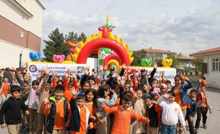 'Polislerle Macera Adası' Projesi Kapsamında Okullar Balon Park İle Neşeleniyor