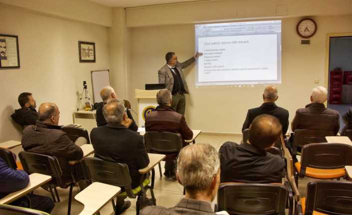 Akın, “Erzincan’da ekonomik olarak geleneksel yapılar (aile ve küçük işletmeler)