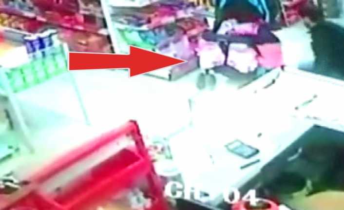 Adana’da market sahibi Mehmet Ali Durmuş, pusetten düşmek üzere olan