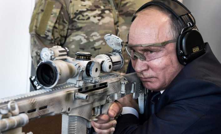 Rusya Devlet Başkanı Vladimir Putin, keskin nişancı tüfeği ile 600