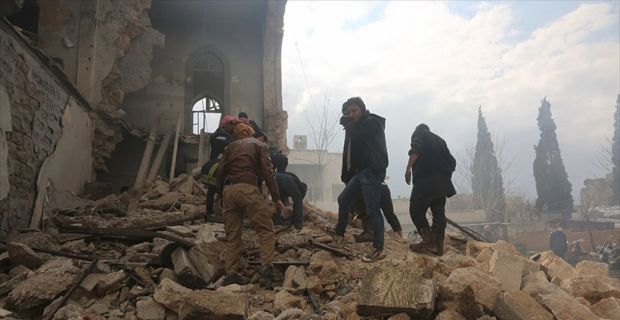 Terör örgütü PYD/PKK, Afrin'den Suriye'nin Türkiye sınırındaki ilçesi Azez'de sivilleri
