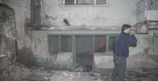 PYD/PKK'lı teröristler tarafından Afrin'den ateşlenen roket, Hatay'ın Reyhanlı ilçesine düştü.