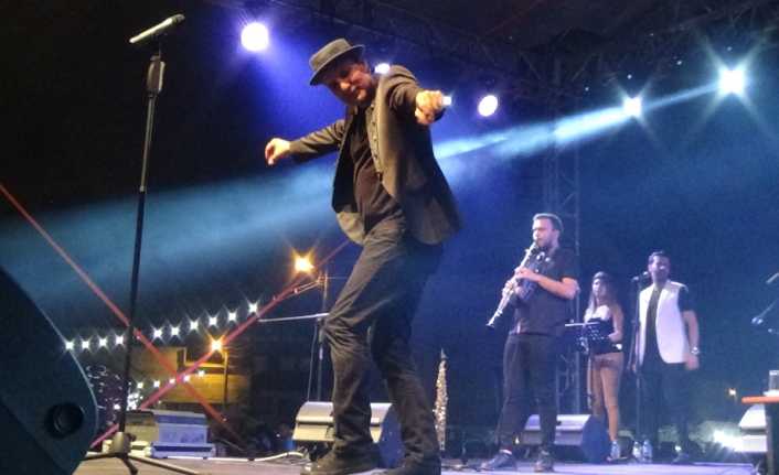 Türk pop müziğinin güçlü sesi Rafet El Roman, memleketi Edirne’de