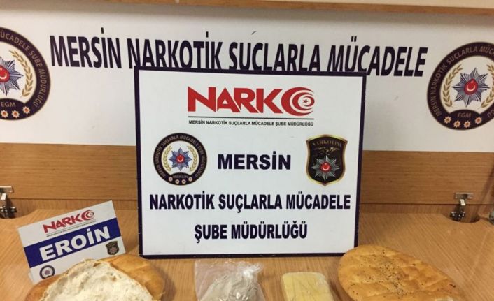 Mersin polisinin bir araçta yaptığı aramada Ramazan pideleri arasına gizlenmiş