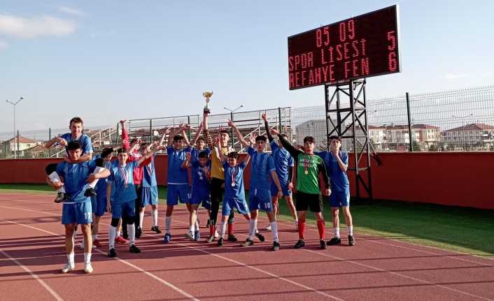Erzincan’da düzenlenen Okul Sporları A Gençler Futbol İl Birinciliği müsabakaları