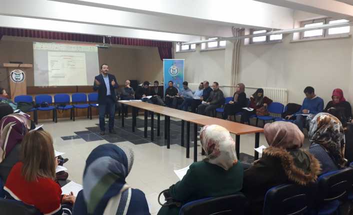 Erzincan’da Rehberlik Öğretmenlerine yönelik kariyer danışmanlığı eğitimi verildi.  Erzincan