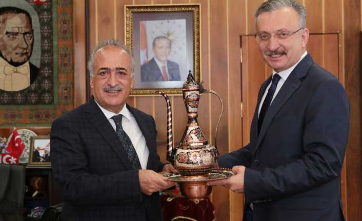 Erzincan Binali Yıldırım Üniversitesi Rektörü Prof. Dr. Akın Levent, Atatürk