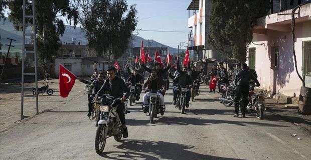 Hatay'ın Reyhanlı ilçesinde çok sayıda aracın katılımıyla Zeytin Dalı Harekatı'na