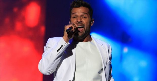 Grammy ve Latin Grammy ödüllerinin sahibi Ricky Martin, yeni single