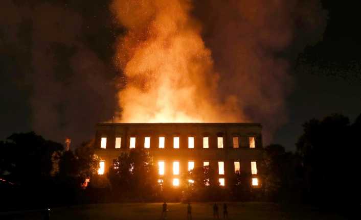 Brezilya’nın Rio de Jenerio kentinde yanan Ulusal Müze’nin duman dedektörü