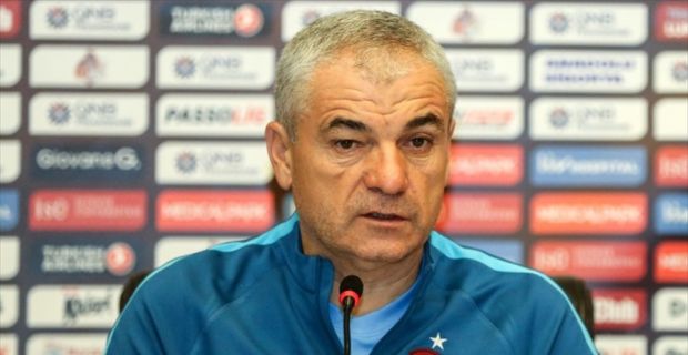 Trabzonspor Teknik Direktörü Rıza Çalımbay, Süper Lig'de ikinci yarı başlamadan