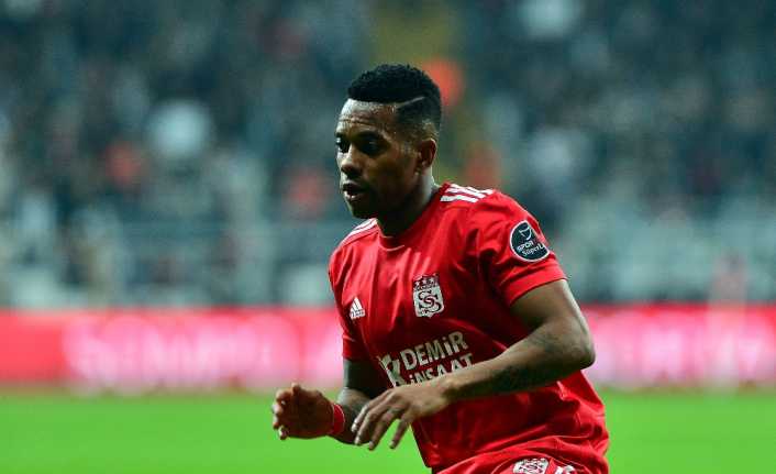 Demir Grup Sivasspor’un Brezilyalı yıldızı Robinho, sezon sonu bitecek sözleşmesiyle