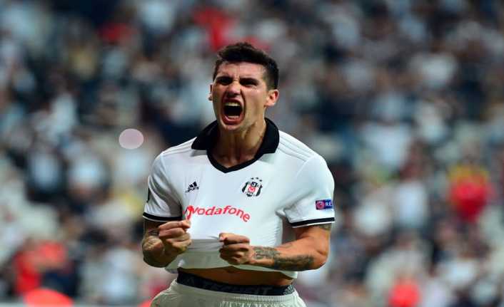 Beşiktaş’ın Şilili savunma oyuncusu Enzo Roco, UEFA Avrupa Ligi’nde haftanın