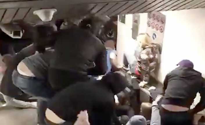 İtalya’da oynanacak Roma-CSKA Moskova maçı öncesinde metro istasyonunda yürüyen merdivenin