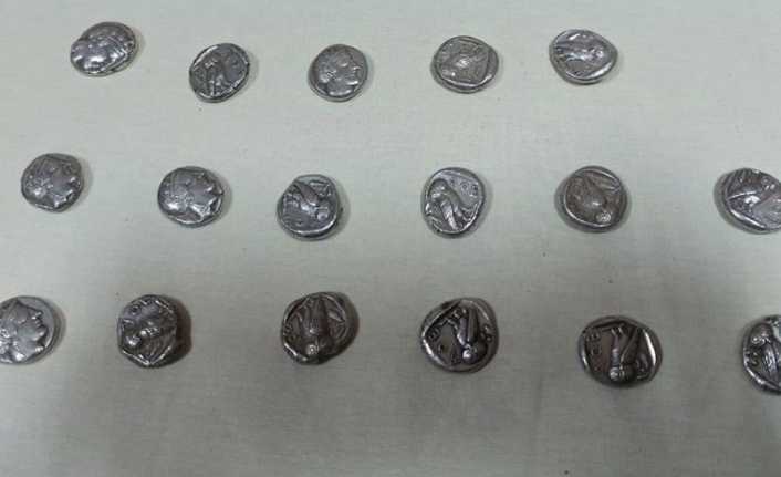 Roma Dönemine ait sikke yakalandı Erzincan İl Emniyet Müdürlüğü görevlilerince Erzincan’da, 17 adet tarihi eser